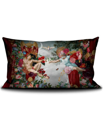 Elégante housse de coussin rectangulaire Voglio Bene, visuel "La Création D'adam" design Bénédicte Piccolillo pour la marque de décoration française Voglio Bene - Format 40 x 65 cm Collection 2025 Decoration murale neo rococo, baroque, art deco