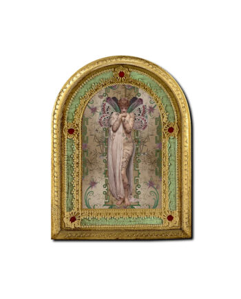 Tablette religieuse en bois avec dorure fabriquée à Florence en Italie, visuel "Angel" imaginé par Bénédicte, issue de la collection Voglio Bene 2026, shooting photo à la Villa Guy
